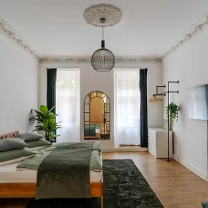Leben Ein Kreuzberger Altbau Charme Mit Stuck In Bester Kiezlage Berlin
